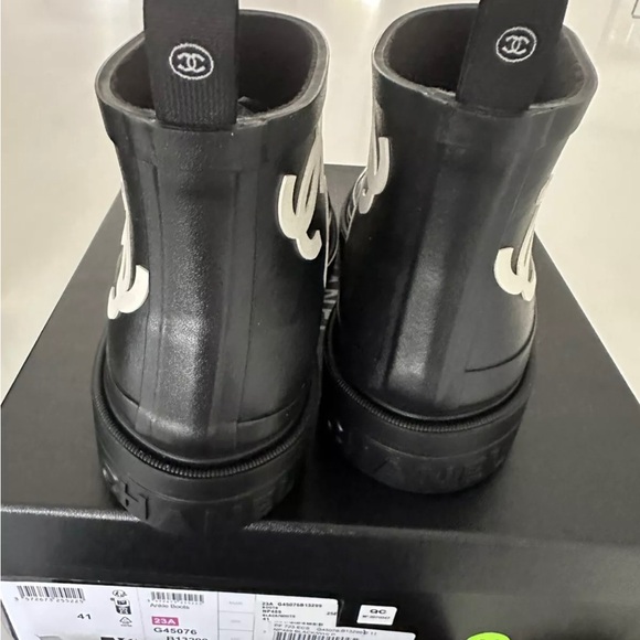 Chanel RAIN BOOTS WHITE CC LOGO BRAND NEW W/ receipt 41 - Picture 4 of 6